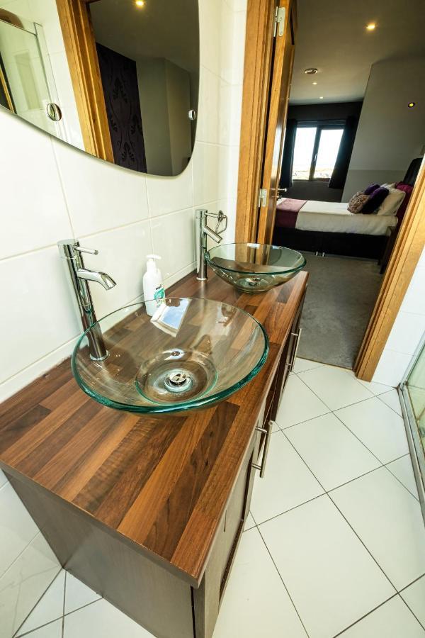 House By The Sea & Golf Course Villa Енискроун Екстериор снимка