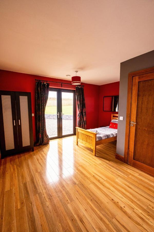 House By The Sea & Golf Course Villa Енискроун Екстериор снимка